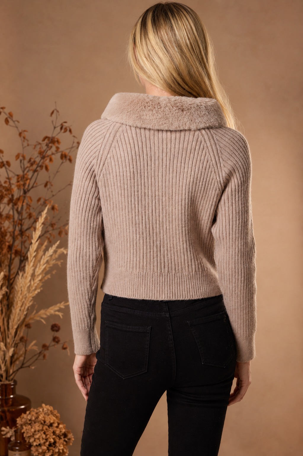 Faux Fur Collar Zip-Up Ribbed Cropped Cardigan